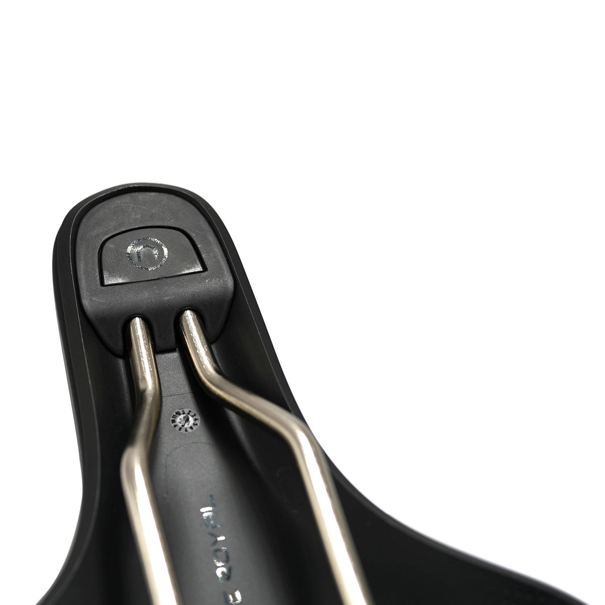 94C7UR0A05X37_94C7UR0A05X37_6_selle-royal_on-athletic-nose_detail.jpg