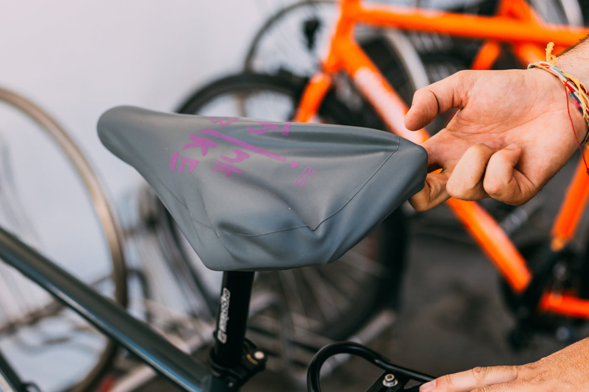 SCR0000A1S020_SCR0000A035_2_selle-royal_rain_cover-purple-vicenza-2022-2.jpg