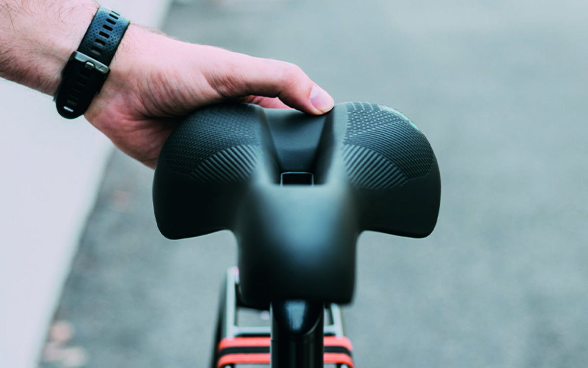 8VC1UR0A38V14_8VC1UR0A38V14_4_selle-royal_FLOAT-ATHLETIC-ERGONOMIC-HOLE.jpg