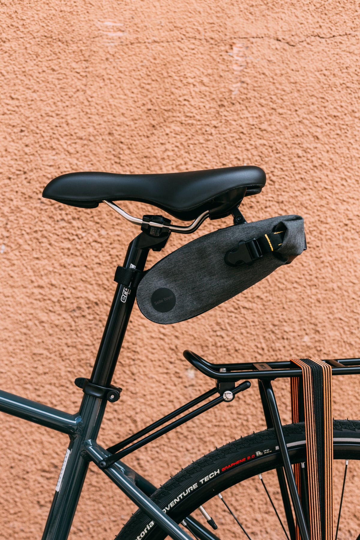 BAGS400A00000_SADLEBG0010_17_selle-royal_saddle-bag-large-vicenza-2022-1.jpg