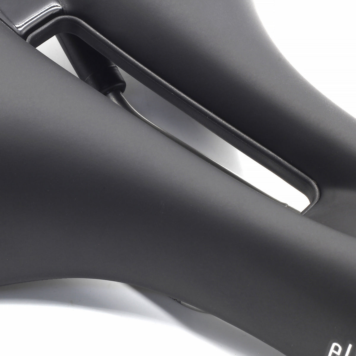 81B5UR0A09320_81B5UR0A09320_8_selle-royal_ellipse-athletic-ergonomic-hole.JPG