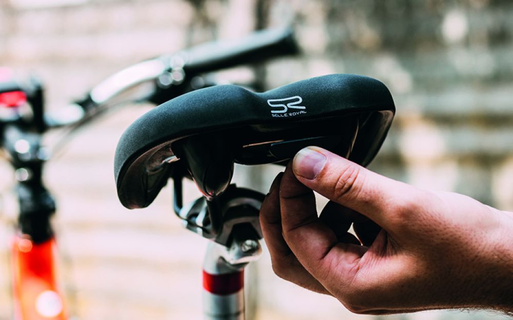 Selle royal asphalt with integrated clip system 2025
