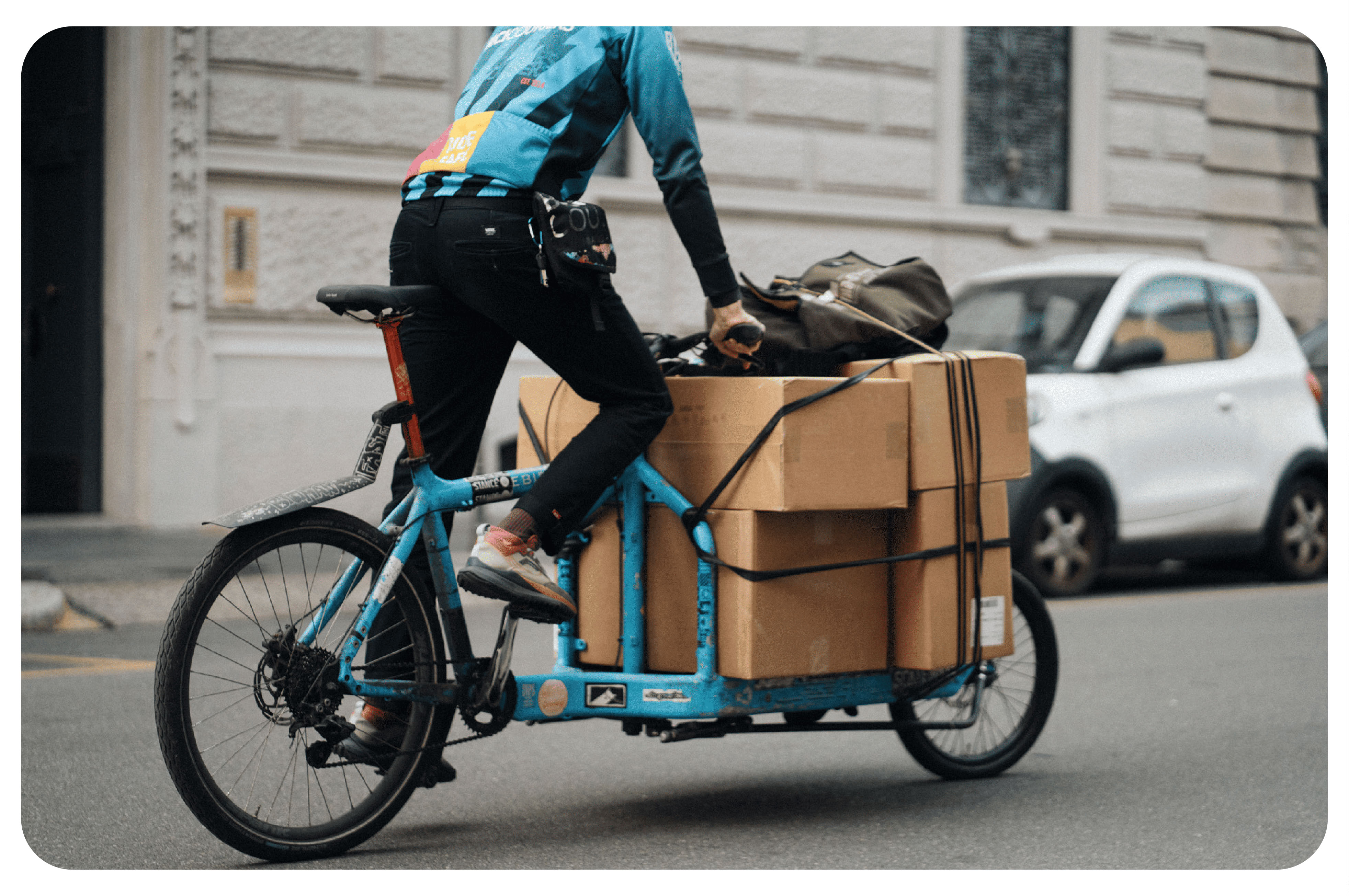 A cyclist riding in the nature | Blog Selle Royal